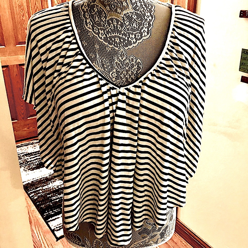 Living doll short bat wing Slimming Striped Black and White Soft Comfortable Top - Picture 3 of 6
